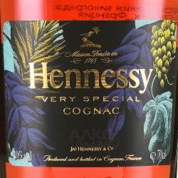 Hennessy VS Limited Edition - коньяк Хеннесси ВС Лимитед Эдишн 0.7 л в п/у