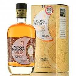 Moon Harbour Dock 1 Single Malt Chateau Haut-Bergeron - виски Мун Харбор Док 1 Сингл Молт Шато О-Бержерон 0.7 л в п/у