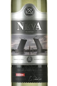 NevA Platinum - водка Нева Платинум 0.7 л