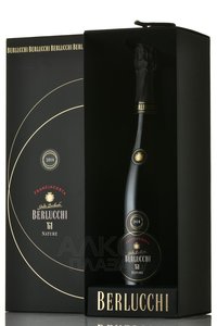 Berlucchi 61 Franciacorta Nature - вино игристое Берлукки 61 Франчакорта Натюр 0.75 л белое экстра брют в п/у