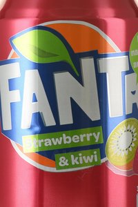 Fanta Strawberry Kiwi - напиток безалкогольный сильногазированный Фанта Клубника Киви 330 мл ж/б