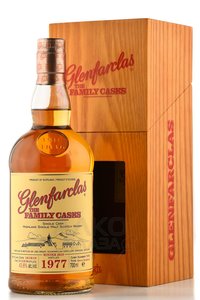 Glenfarclas Family Casks 1977 - виски Гленфарклас Фэмэли Каскс 1977 года 0.7 л