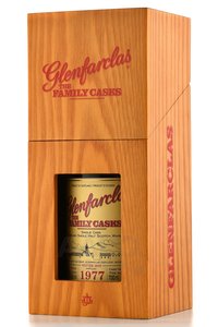 Glenfarclas Family Casks 1977 - виски Гленфарклас Фэмэли Каскс 1977 года 0.7 л