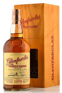 Glenfarclas Family Casks 1979 - виски Гленфарклас Фэмэли Каскс 1979 года 0.7 л