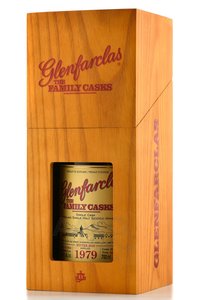 Glenfarclas Family Casks 1979 - виски Гленфарклас Фэмэли Каскс 1979 года 0.7 л