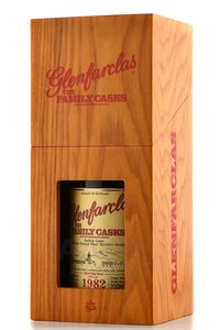 Glenfarclas Family Cask 1982 - виски Гленфарклас Фэмили Каскс 1982 года 0.7 л