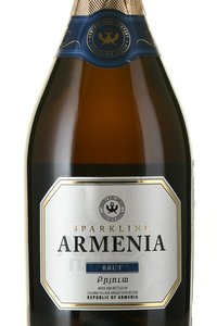 Вино игристое Армения белое брют 0.75 л